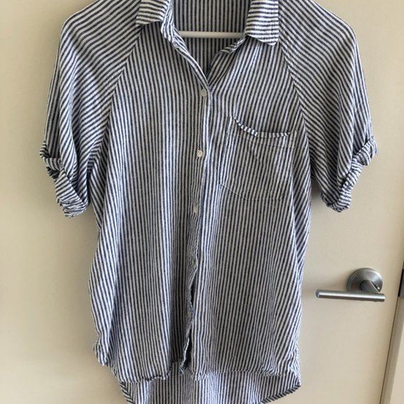 Aritzia Wilfred Free Boyfriend Shortsleeve Button-Up - Picture 3 of 5